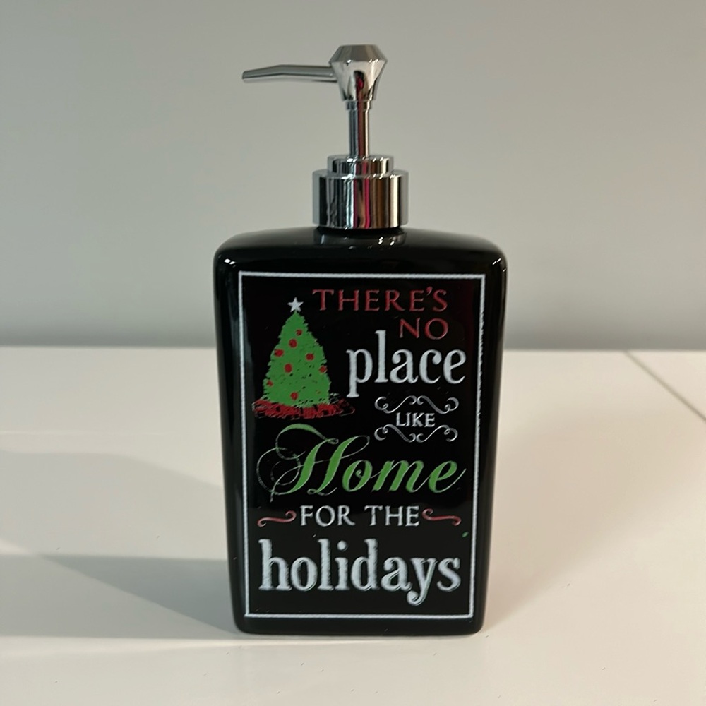 BRAND NEW There’s No Place Like Home Soap Dispenser